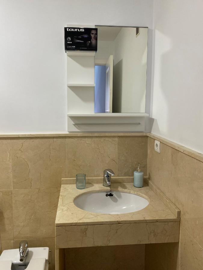 Quattro Triana En Salado Apartment Севиля Екстериор снимка