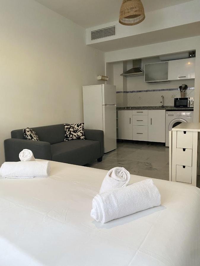 Quattro Triana En Salado Apartment Севиля Екстериор снимка